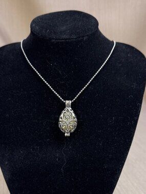 Elegant Silver Pendant Necklace